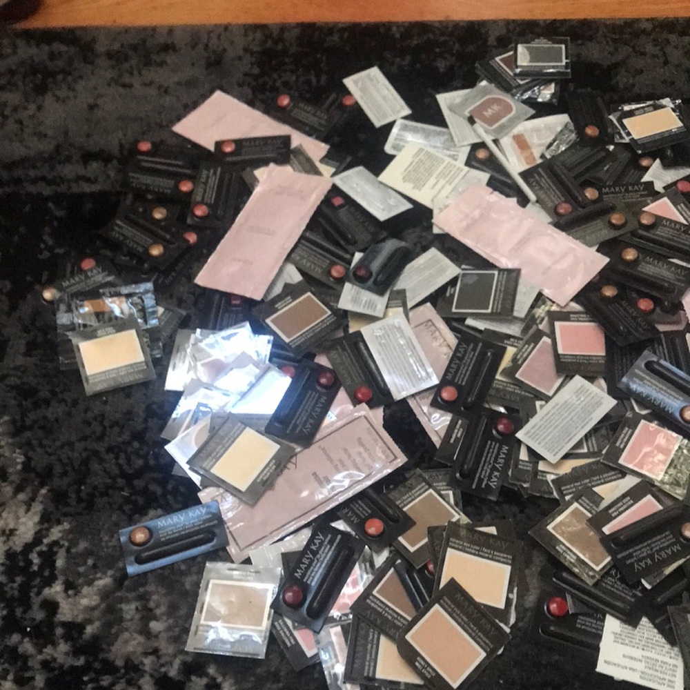 200 piece Mary Kay assorted sample lot mineral eye color mascara lipgloss ++ new